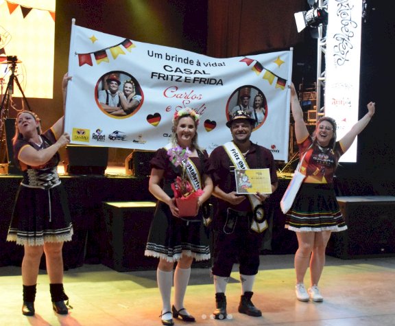 Eleita ontem a noite a Rainha da Oktoberfest 2025, casal Fritz e  Kleine Kinder 2025