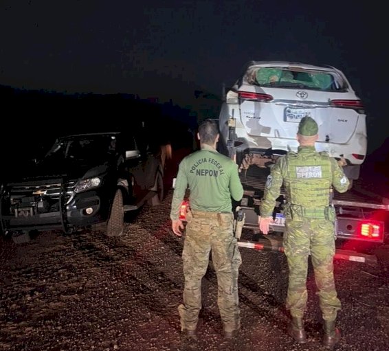 BPFRON e Polícia Federal apreendem veículo furtado carregado com 1.500 pacotes de cigarros em Mercedes