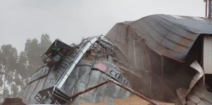 Silo de grãos da C.Vale  desaba em Mamborê; não há feridos