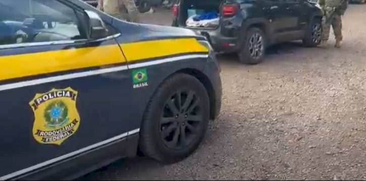 PRF apreende drogas e arma de fogo em abordagem na BR-369, em Corbélia