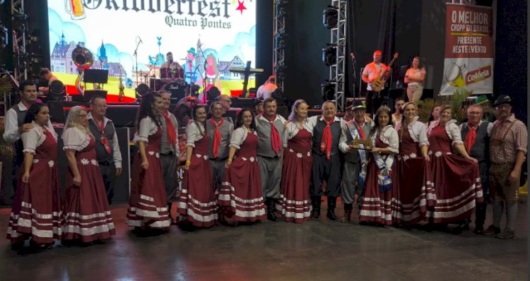 Quatro Pontes realiza desfile cultural e 1ª Oktoberfest com grande participação popular