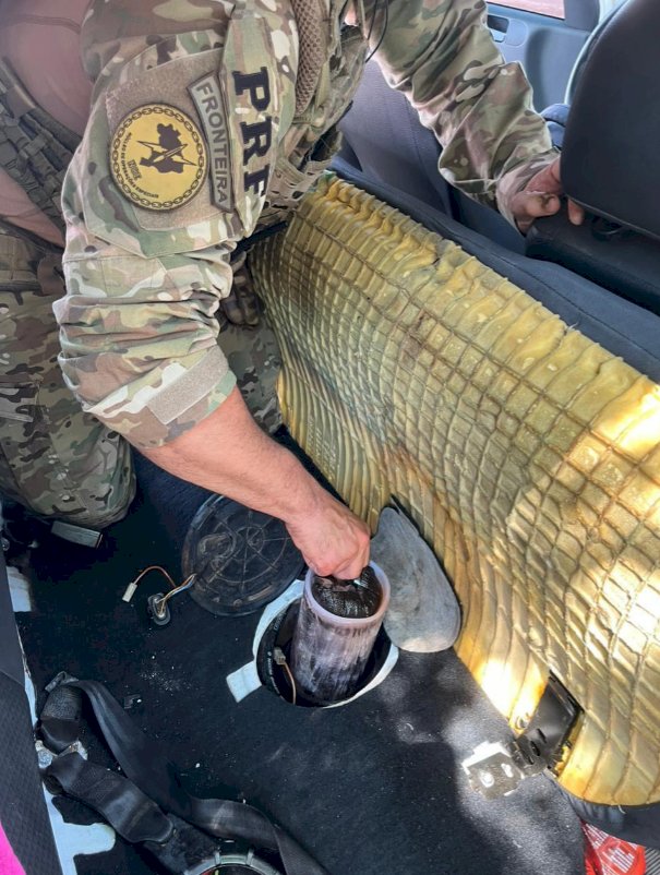 Casal é preso pela PRF transportando “maconha DRY” escondida em tanque de combustível