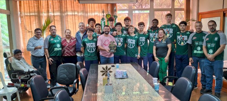 Atletas rondonenses são recebidos na prefeitura em reconhecimento às conquistas esportivas