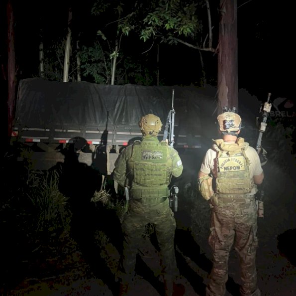 BPFRON e Polícia Federal apreendem caminhão com 20 mil pacotes de cigarros contrabandeados em Mercedes