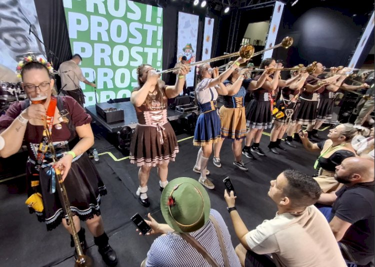 Lariane Fiorini é campeã do Chope em Metro Feminino da Oktoberfest 2025 de Marechal Cândido Rondon.