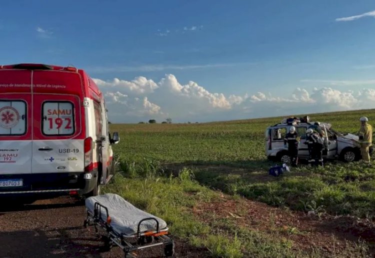 Mulher fica ferida em capotamento após colisão na PR-182, em Maripá