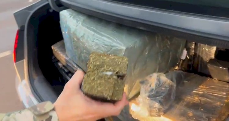 PRF recupera carro roubado e apreende quase 190 quilos de maconha em Medianeira