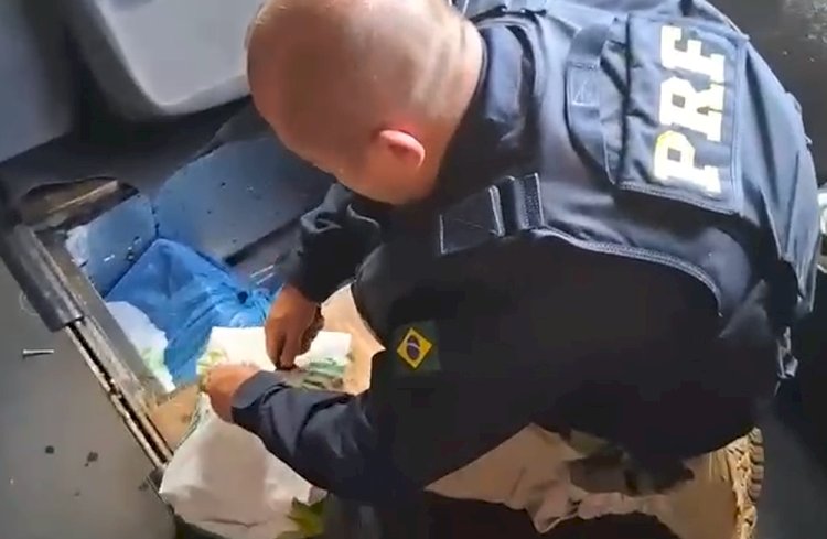 Fiscalização flagra compartimento oculto com produtos contrabandeados; motorista é preso em flagrante