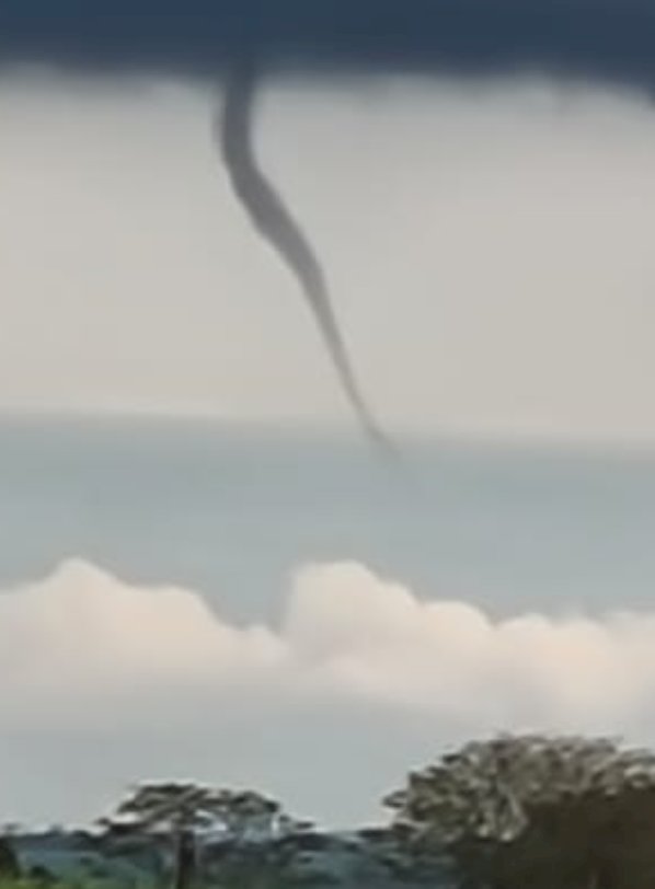 ATENÇÃO: Formação tornádica é registrada em Francisco Alves nesta quinta-feira (13)