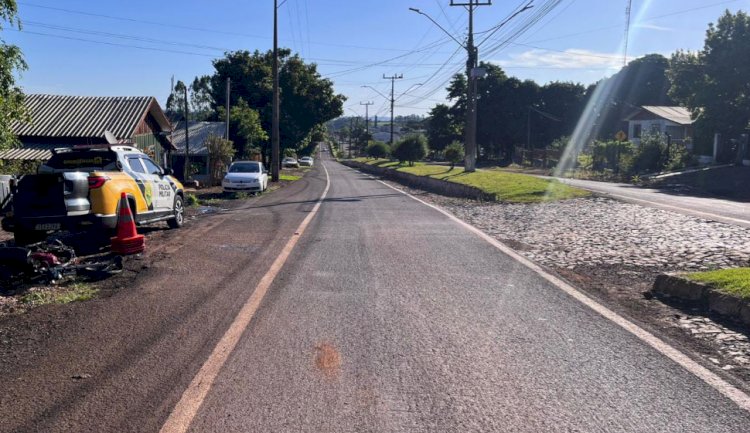 Dois adolescente ficam gravemente ferido  ao bater moto contra caminhão  na PR-484