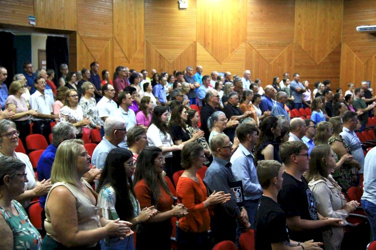 Culto do Dia da Bíblia reúne comunidade cristã em noite de celebração e unidade em Nova Santa Rosa