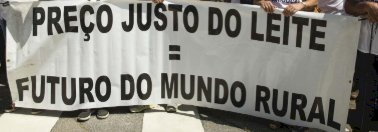 Produtores realizam manifestação em Laranjeiras do Sul para discutir legislação sobre importação de leite