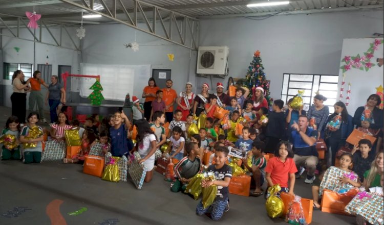 Secretaria de Assistência Social promove momento especial de Natal no CAF